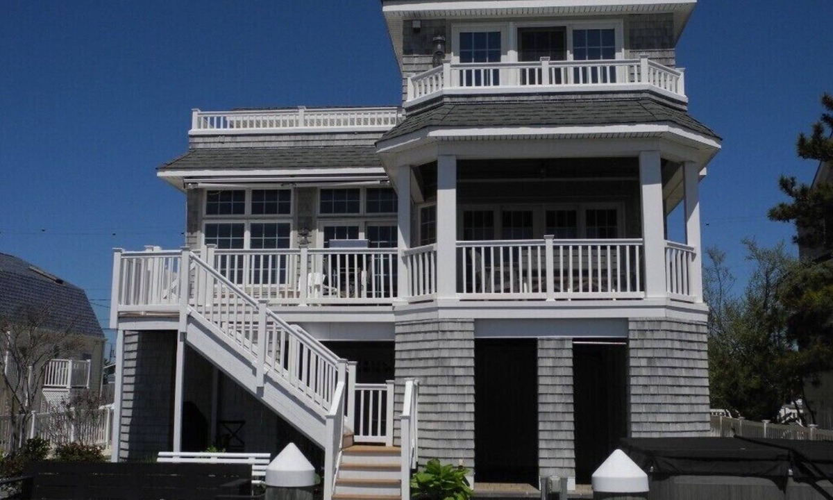 Harvey Cedars House | Harbormaster's Waterfront Hideaway