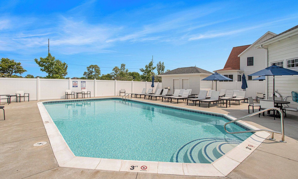 Saint Joseph House | Harborside | Golf | Pool | Marina Views