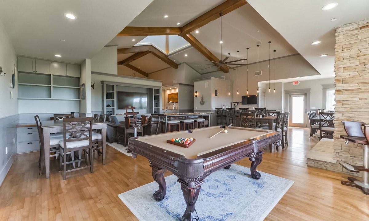 Hitchcock Bed & Breakfast | Harborwalk Lodge