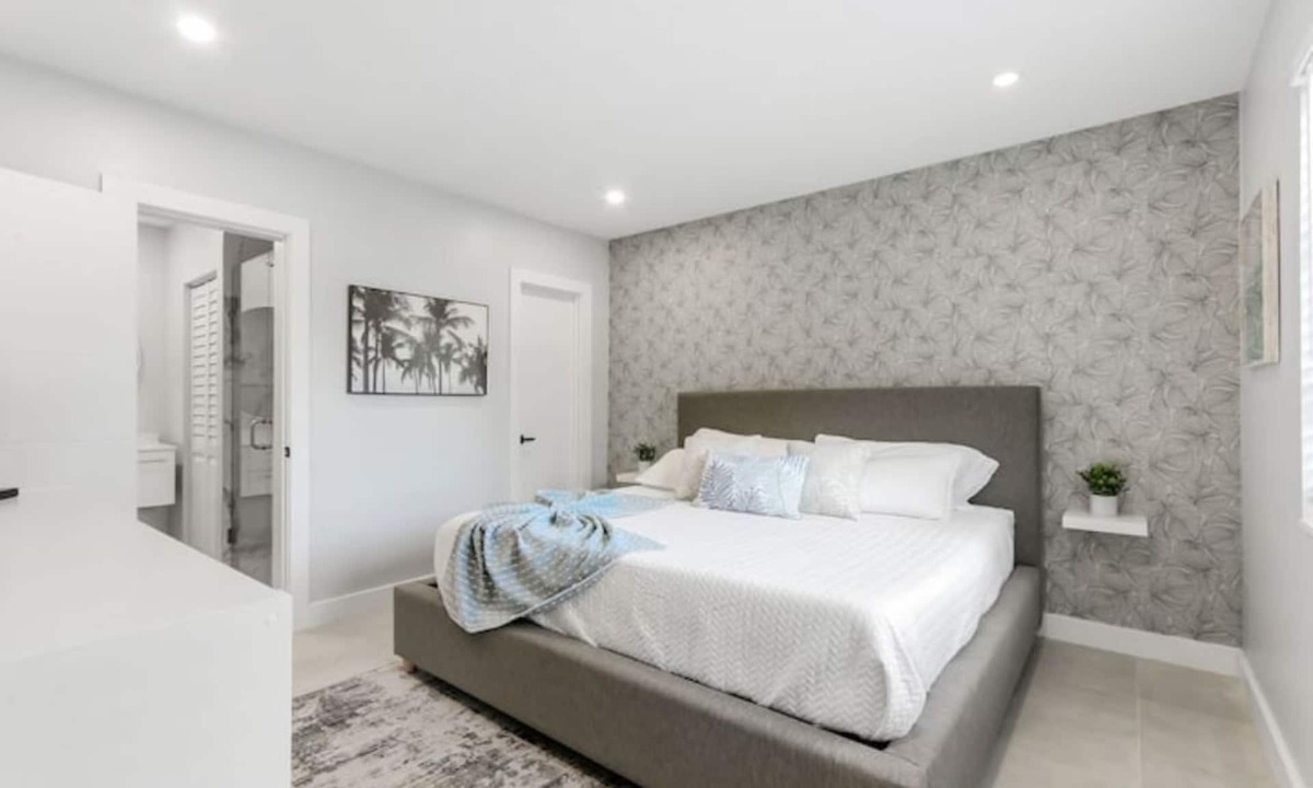 Harbor Beach Apartment | Harbour Beach King Bed Retreat