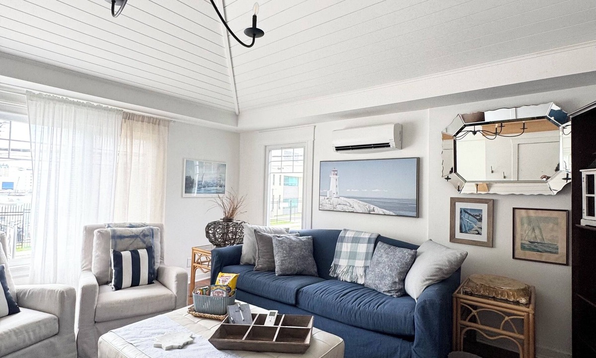Harbourview House | Harbour side charmer , close to everything!