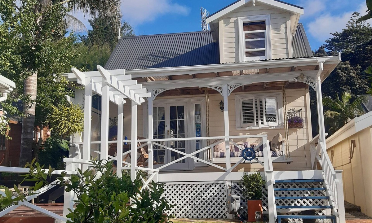 Onehunga Bed & Breakfast | HARBOUR VIEW COTTAGE BOUTIQUE B&B