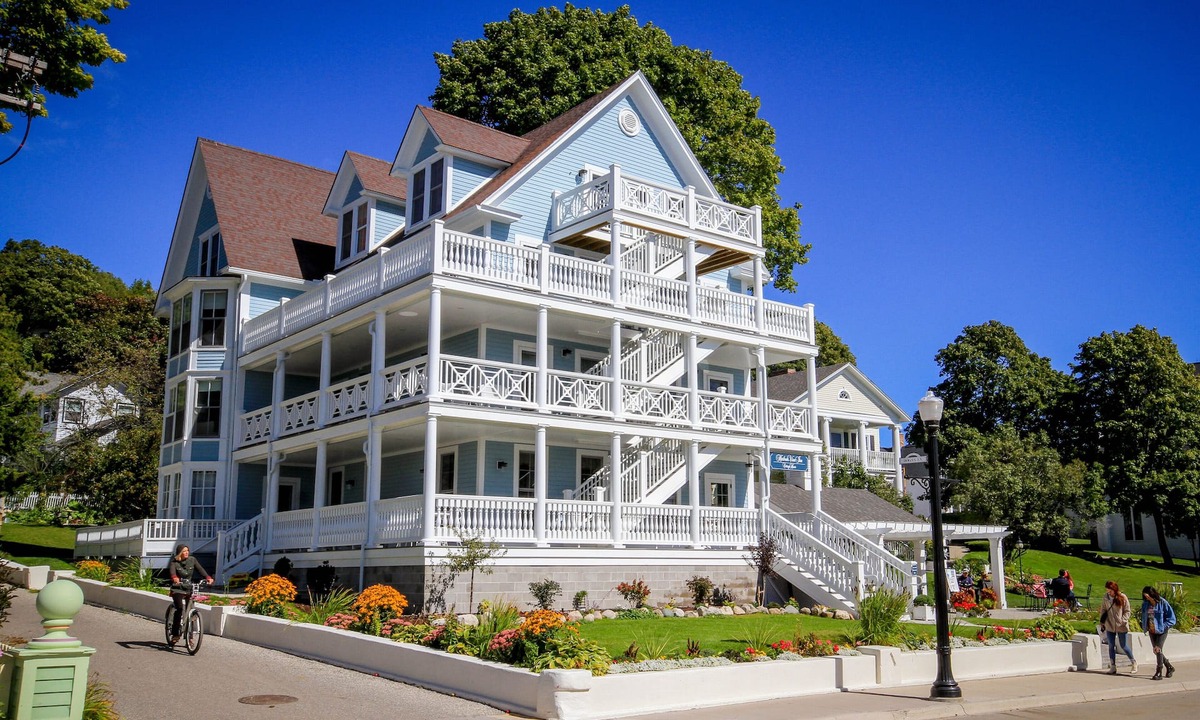 Mackinac Island Bed & Breakfast | Harbour View Inn