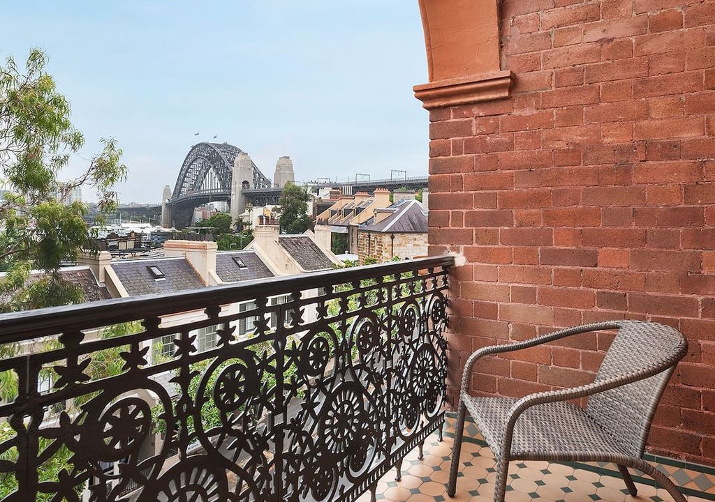 Millers Point Apartment | Harbour View on Windmill St, Apt. 10