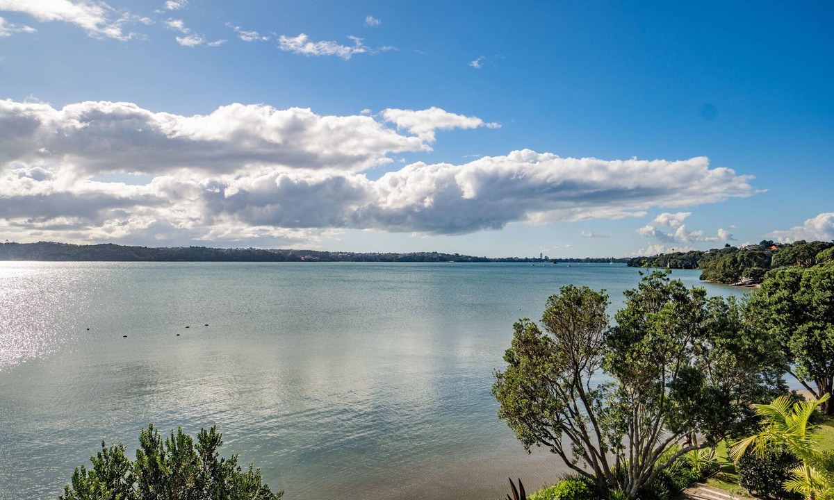 Westmere House | Harbour View - Westmere Holiday Apartment