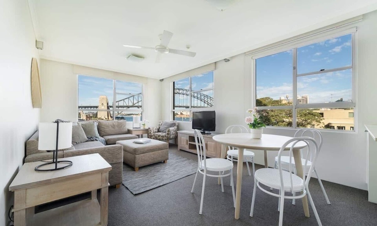 McMahons Point Apartment | Harbourside 32 Summar