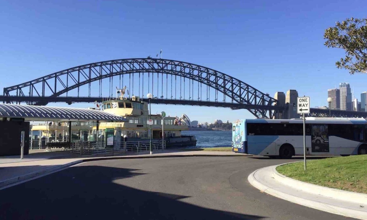 Lavender Bay Apartment | Harbourside 45 spacious affordable studio in Harbourfront location