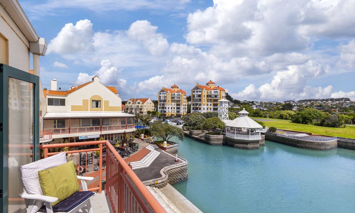 Gulf Harbour Cottage | Harbourside Haven - Whangaparāoa Studio Apartment