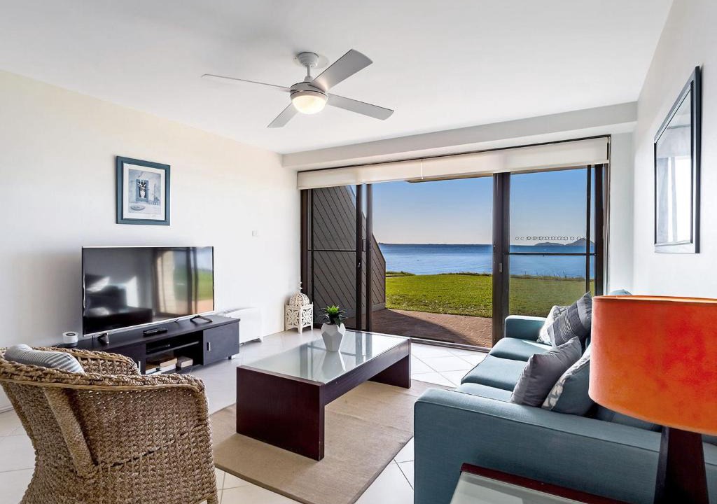 Soldiers Point Apartment | Harbourside Unit 2 7 Soldiers Point Road