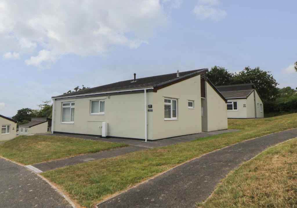 Heligan House | Harcombe House Bungalow 7