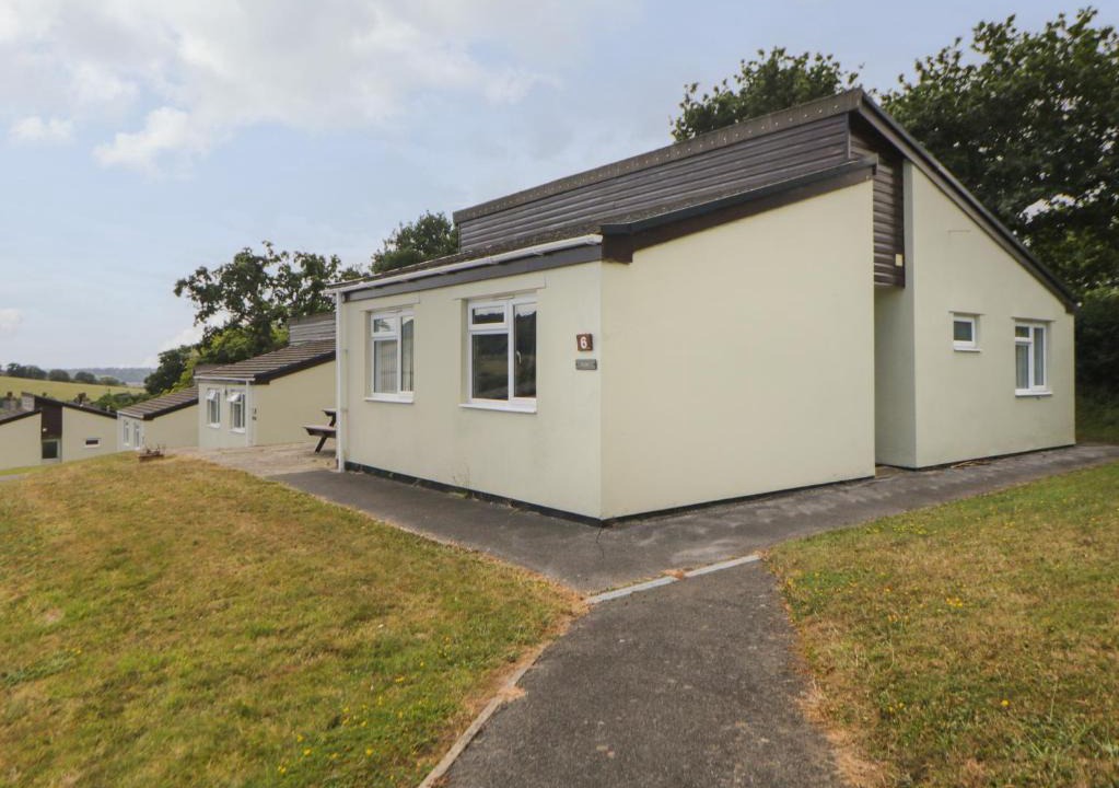 Heligan House | Harcombe House Bungalow 6