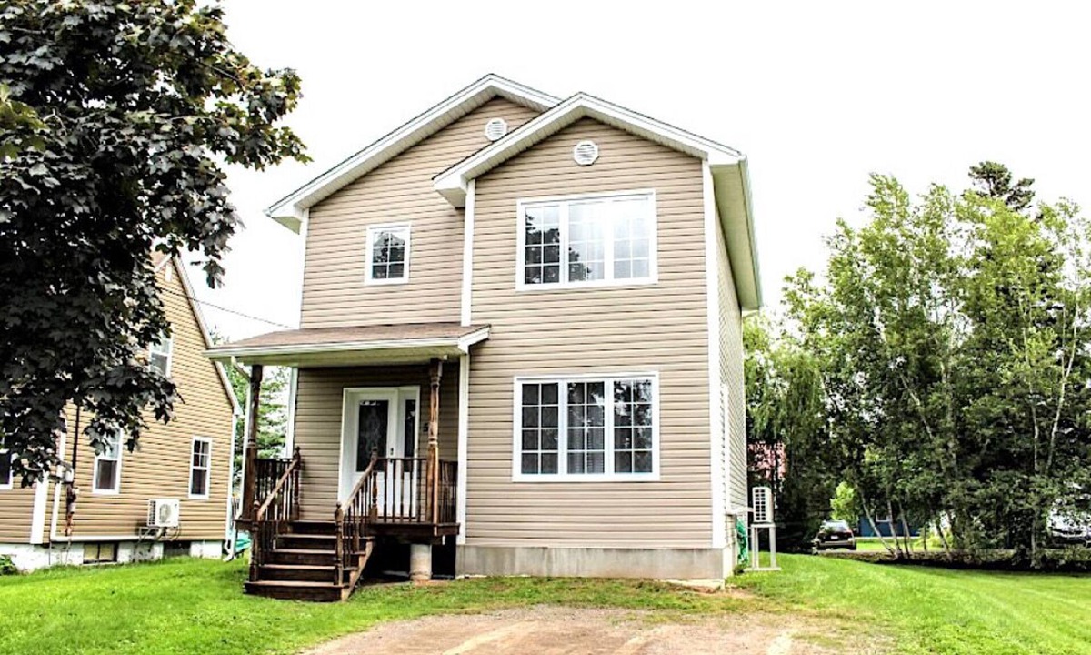 Pointe-du-Chene House | Hardys beach house