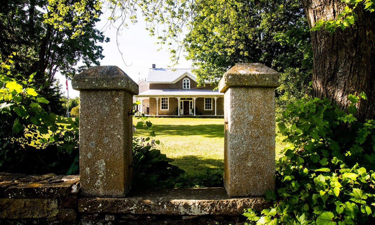 Rideau Lakes Bed & Breakfast | Harlem Stonegate B&B