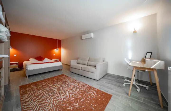 Farges les Chalon Apartment | Harmonie Apartments - Pool & Free Parking, 5 min A6 & Chalon sur Saone