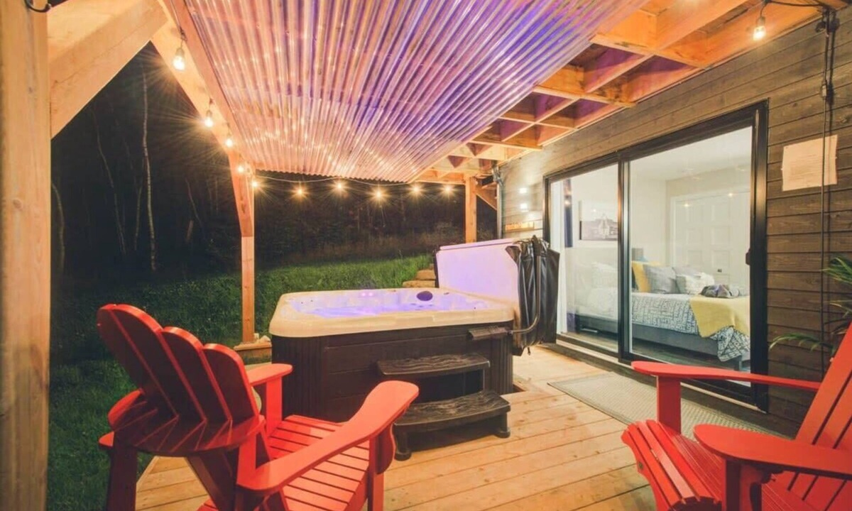 Saint-Joseph-de-la-Rive Ski Chalet | Harmonie Private Spa & St-Lawrence View