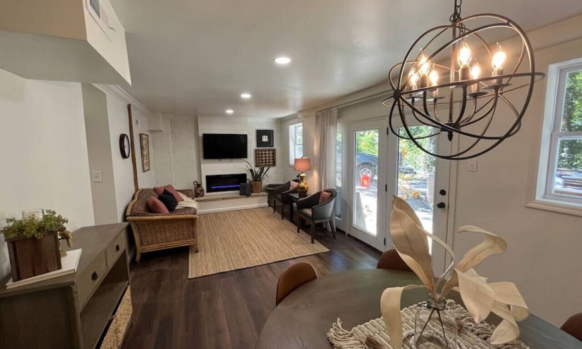 Knoxville House | Harmony Basement · Lovely Space for a Getaway- 10 minutes to DT Knox
