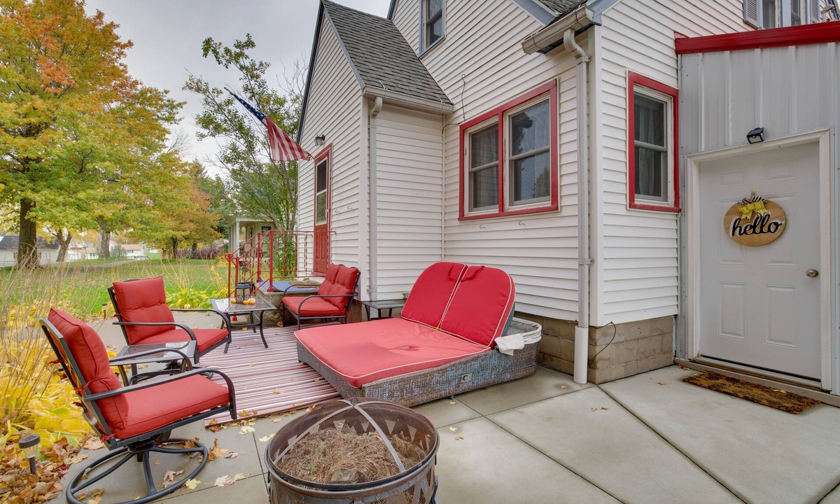 Harmony House | Harmony Home w/Fire Pit: 5 Mi to Niagara Cave!