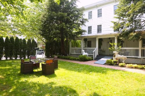 Village of Southampton Bed & Breakfast | Harpoon House