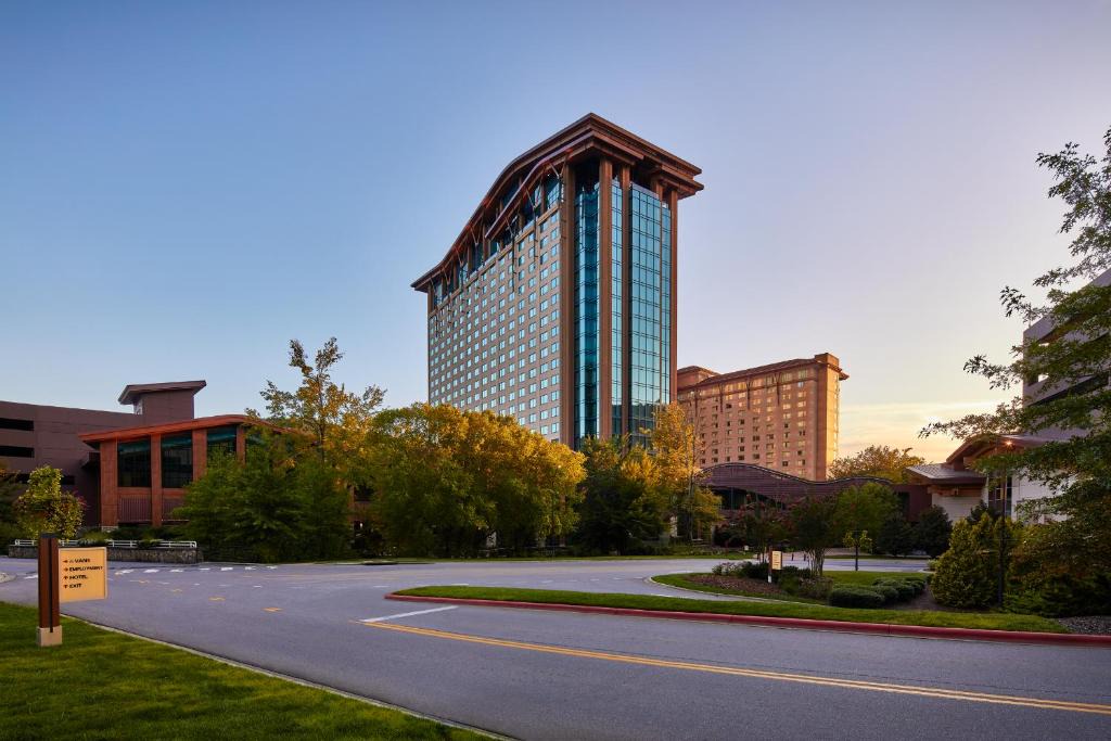 Cherokee Hotel | Harrah's Cherokee, A Caesars Destination