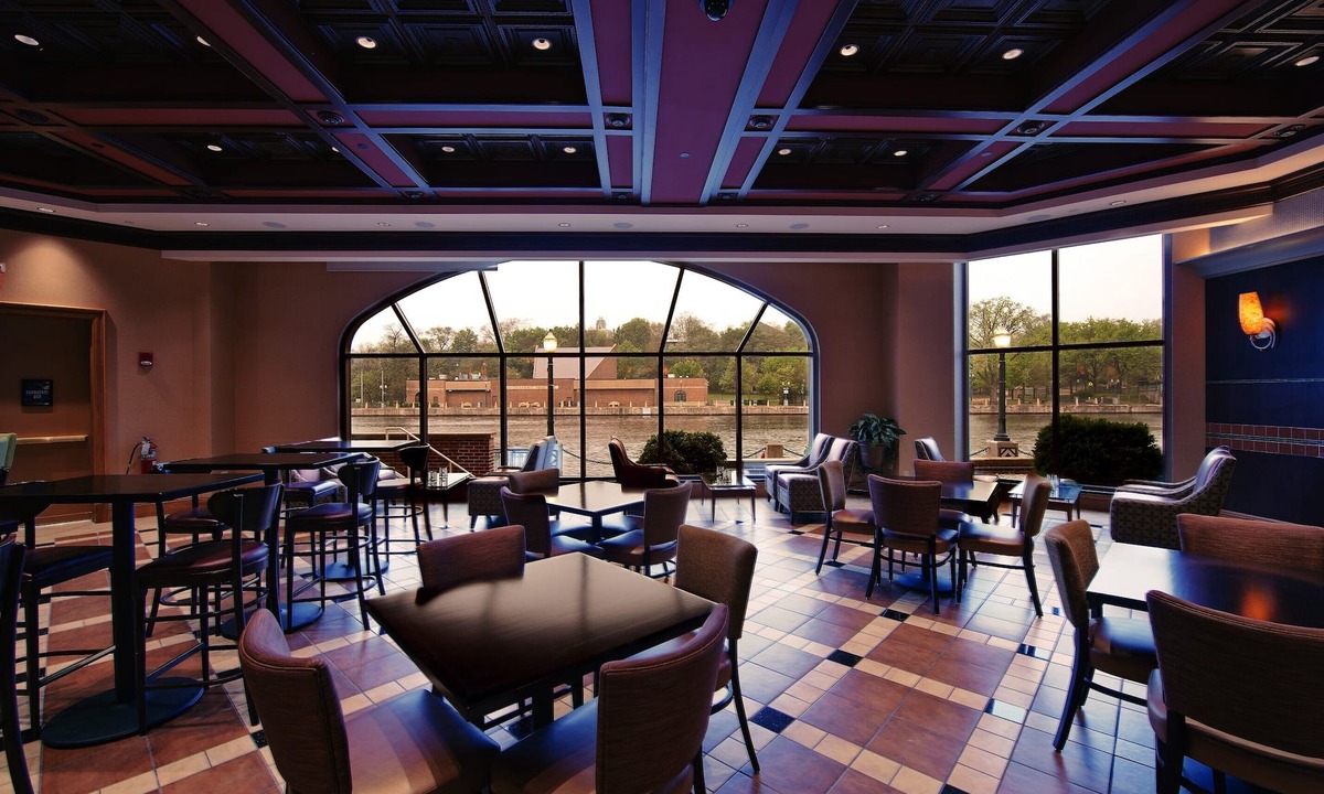 Joliet Hotel | Harrah's Joliet Casino & Hotel - A Caesars Rewards Destination