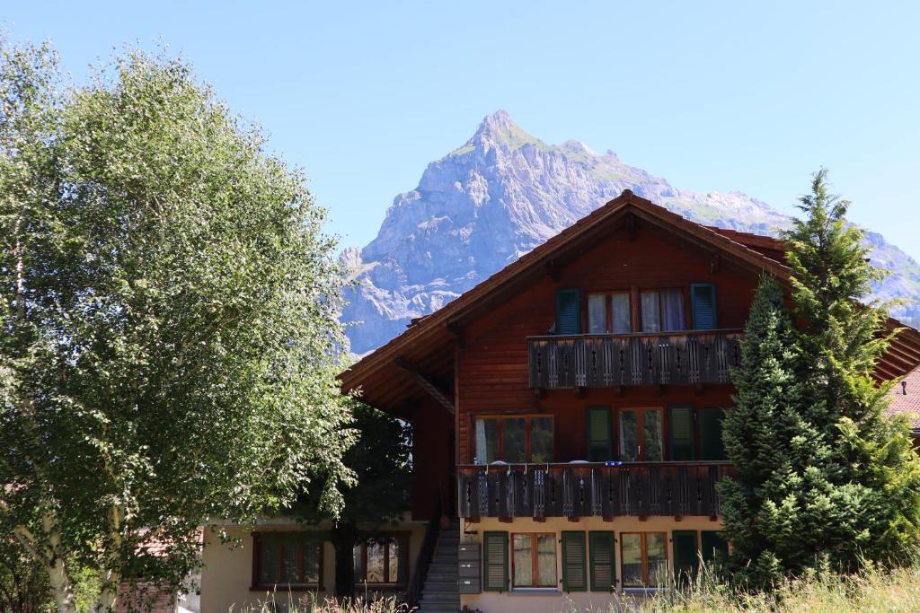 Kandersteg Apartment | Harri's BnB in Kandersteg, Ferienwohnung
