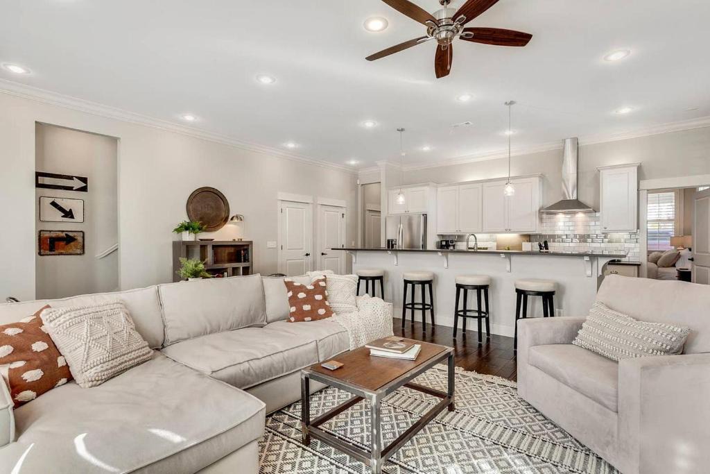 Fayetteville House | Harribo Townhome - Walk EVERYWHERE - Downtown Fay
