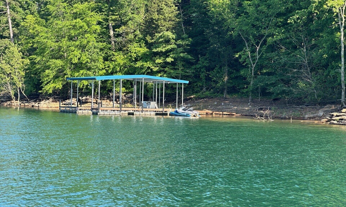 Andersonville House | Harris Hideaway Brand New Barn-dominium Norris Lake with Private Dock