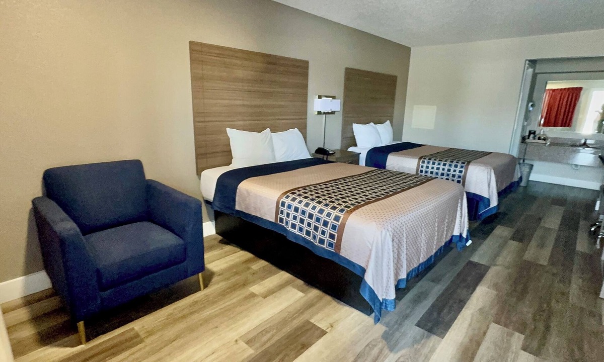Harrisonville Hotel | Harrisonville Inn & Suites