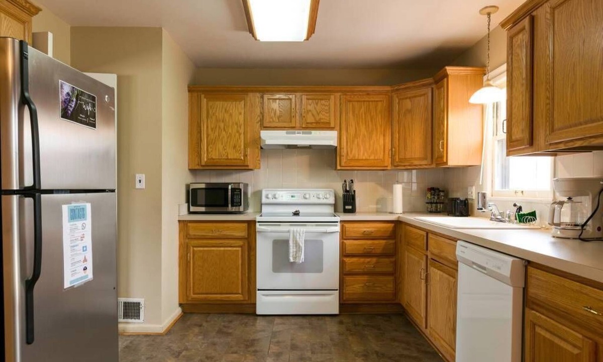 South Kansas City House | Hartley's Yellow House of Joy