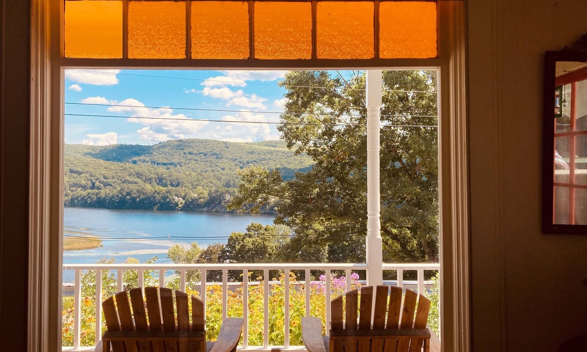 Bellows Falls Bed & Breakfast | Harvest Barn Inn