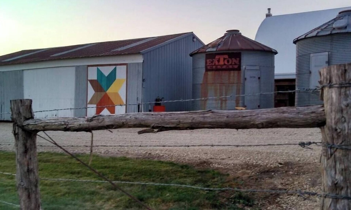 Langworthy House | Harvest view barn. 15 minutes from lake Delhi perfect for weddings,baby showers