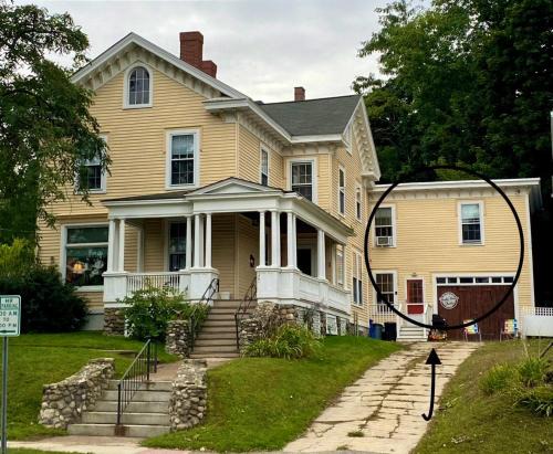 Auburn Apartment | Hasty House Studio