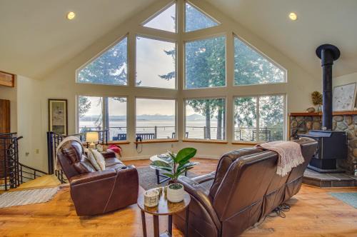 Everett House | Hat Island Home with Stunning View and Wraparound Deck