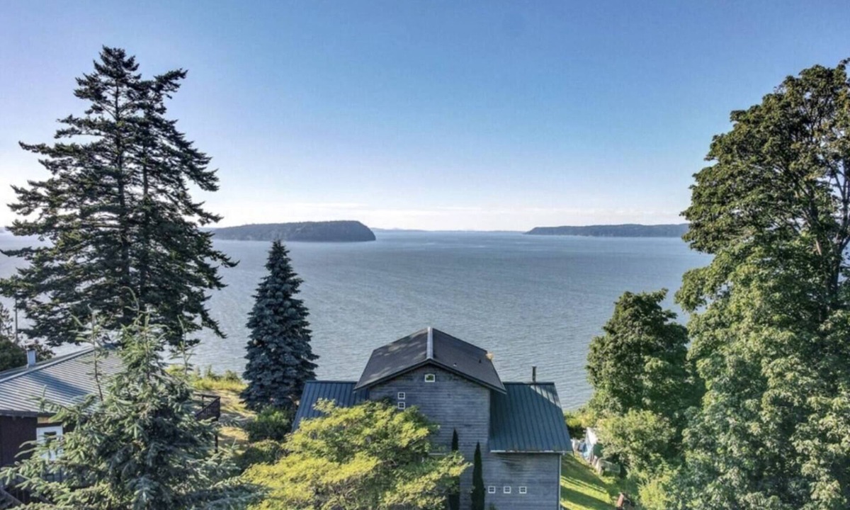 Everett House | Hat Island Private Retreat