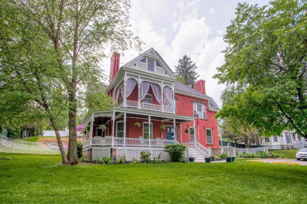 Towanda Bed & Breakfast | Hatch House Bed & Breakfast