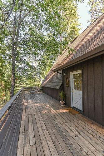 Hathaway Pines Apartment | Hathaway Hideaway Loft Apartment