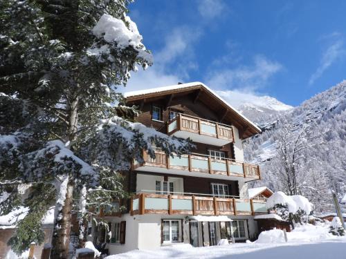 Saas Almagell Apartment | Haus Alpenperle