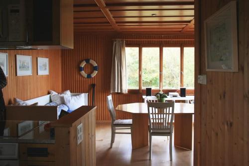 Guettingen House | Haus am Seeufer mit Veranda in natürlicher Umgebung