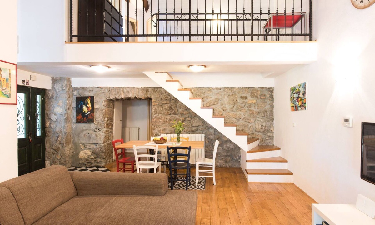 Viskovo House | Haus mit modernem Interieur und einer alten Taverne by Interhome