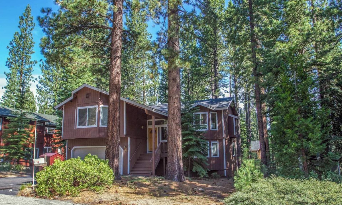 Tahoe Paradise Cabin | Haus von FAT - Hot Tub, by Hiking