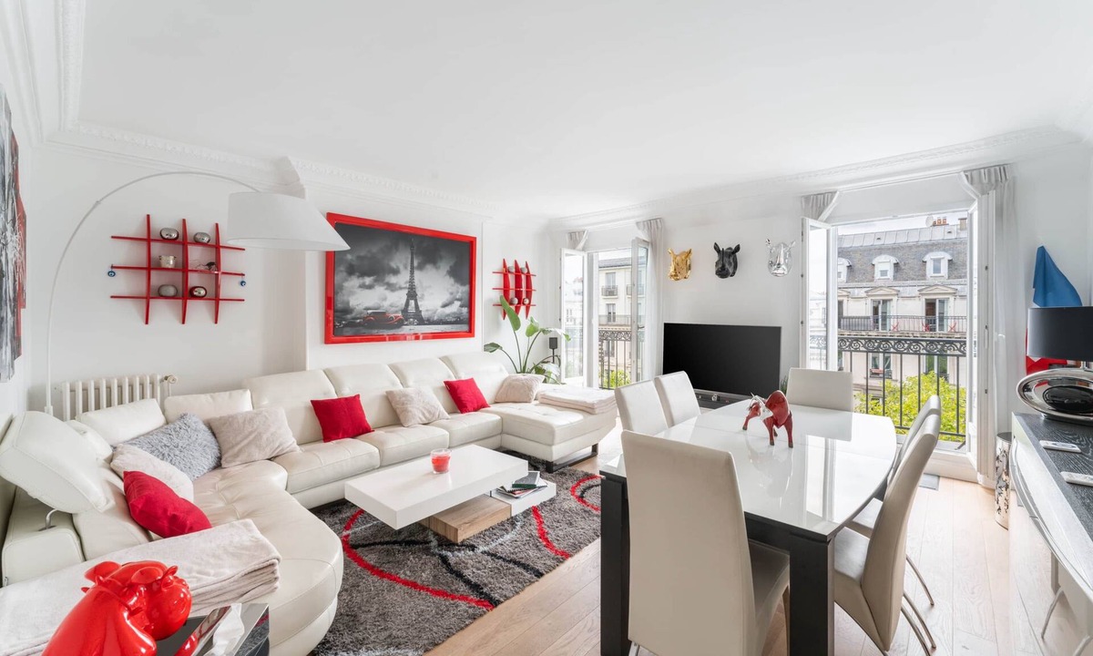 Arts-et-Metiers Apartment | Haussmannian apartment - top floor