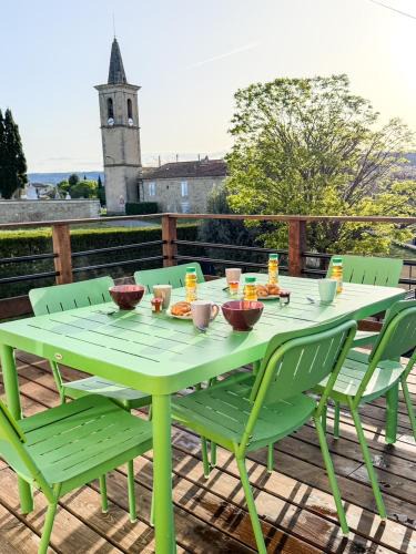 La Brillanne House | Haut de maison Déco années 80-90 Terrasse Clim