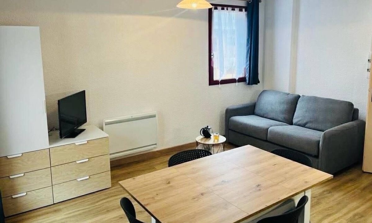 Luz-Saint-Sauveur Apartment | Hautes-Pyrénées Studio, quiet building, private parking, near the center