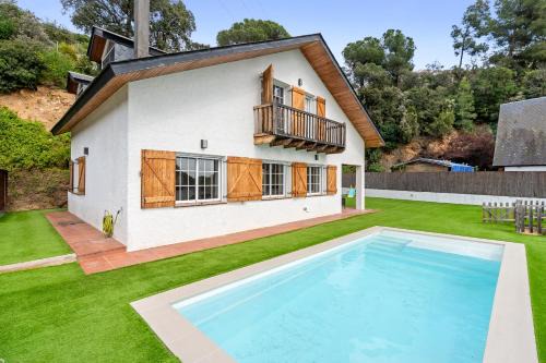 Sant Cebria de Vallalta House | Hauzify I Casa Montjuïc