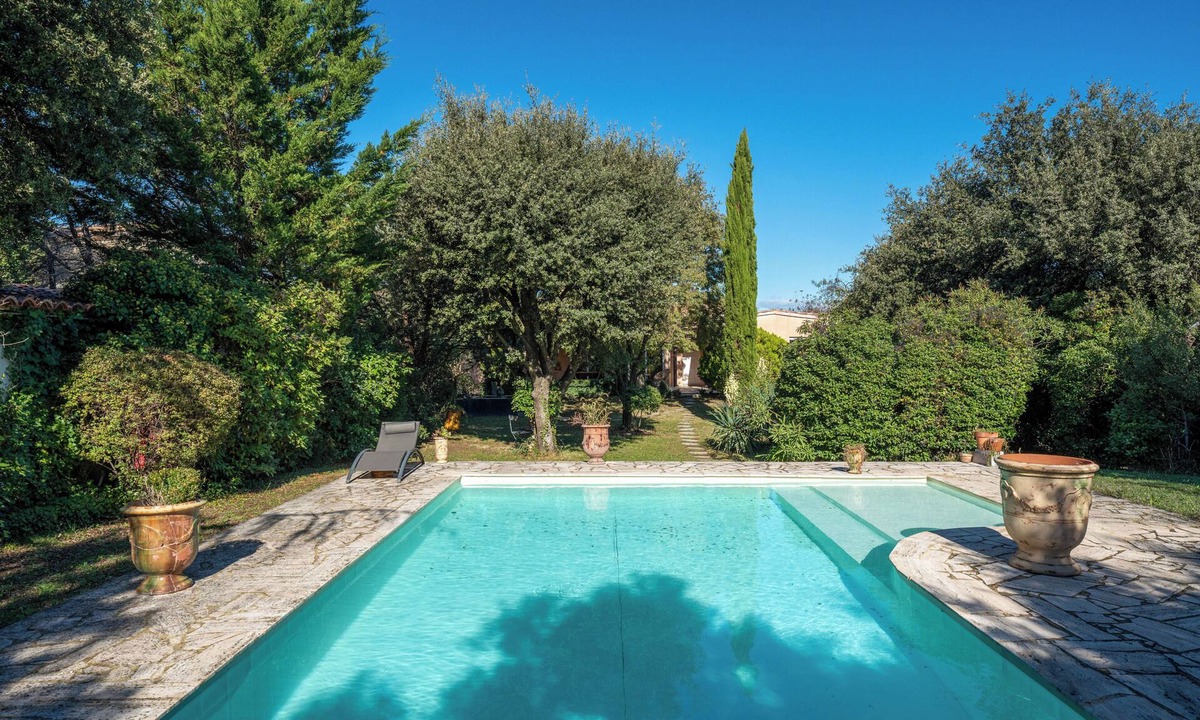 Les Hauts de Villeneuve Villa | Haven of peace with private pool and large garden - near Avignon