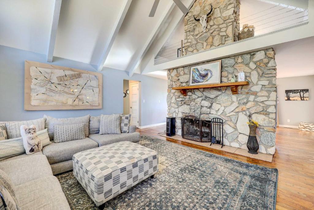 Holiday Island House | Haven On The Horizon ~ 1 Mi to Marina