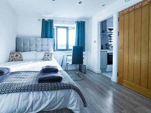 Redbridge Apartment | HavenEase