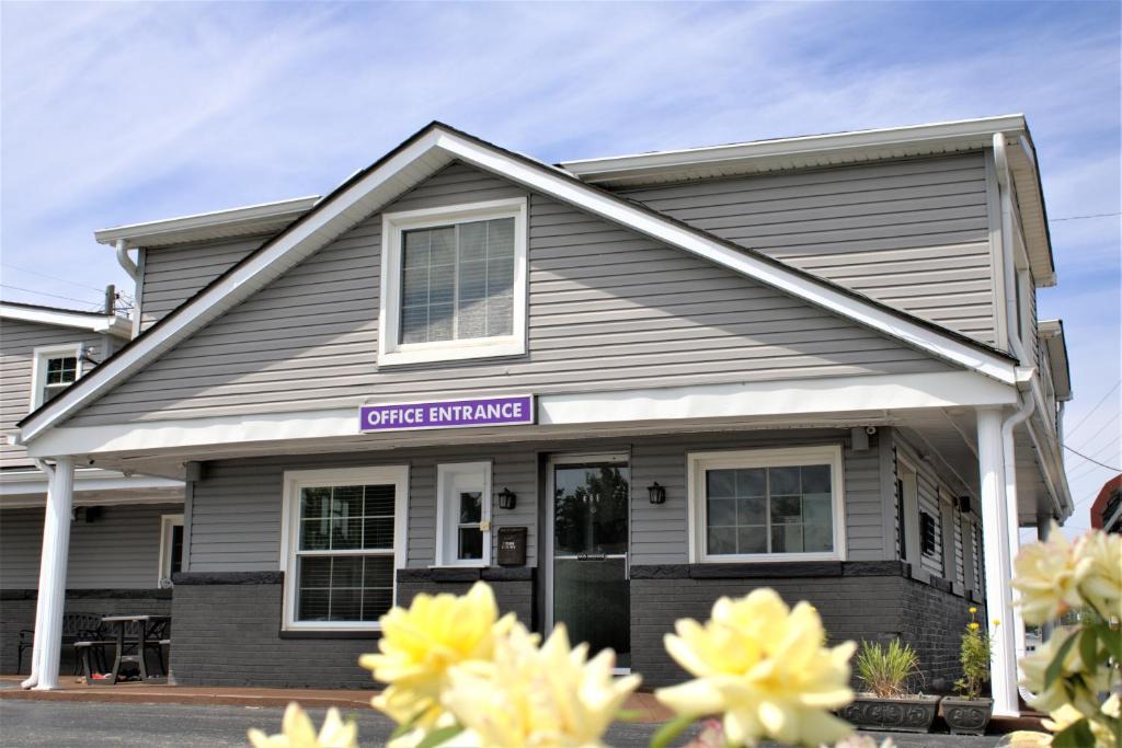 Scottsburg Hotel | HavenPointe Inn & Suites