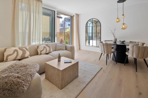Altdorf House | HAVN - Alpine House with Terrace, Cinema and free Parking