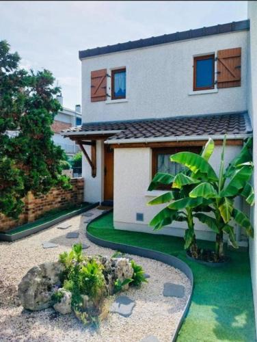 Saint-Quentin-en-Yvelines Apartment | Havre de Paix avec Jardin privatif et Parking Gratuit à 15 min de Versailles